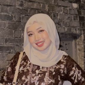 Yana, Pengasuh di Dengkil