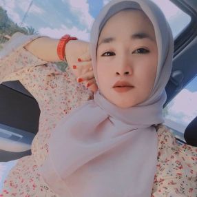 Wana, Babysitter in Melaka