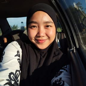 Nur, Babysitter in Miri