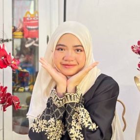 Alya, Babysitter in Gelugor
