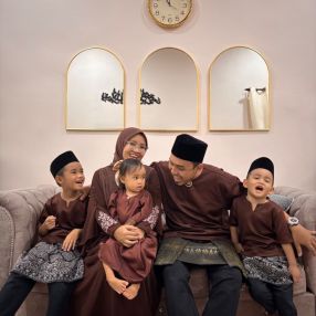 Nadia, Keluarga di Parit Raja