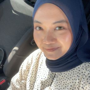 Nur Aina Safiyah, Pengasuh di Simpang Ampat