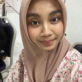 Dania, Pengasuh di Sepang