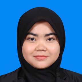 Nur, Pengasuh di Tangkak
