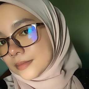Nur, Pengasuh di Kota Bharu