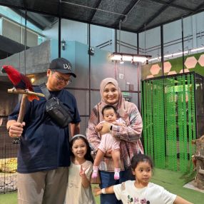 Ezawati, Keluarga di Dengkil
