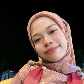 Nurul, Babysitter in Jenjarom