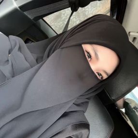 Alia, Pengasuh di Pulau Indah