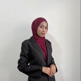 Hanis, Babysitter in Jerteh