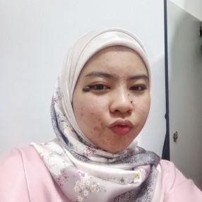 Nadzriatie., Pengasuh di Kota Tinggi