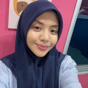 Aina, Babysitter in Gelang Patah