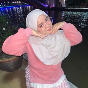 Qistina, Babysitter in Seremban