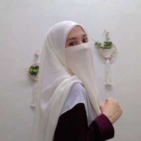 Atiqah, Pengasuh di Kubang Semang