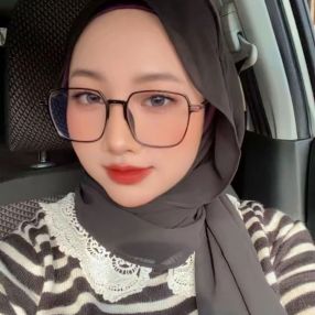 NUREEN, Babysitter in Jeram