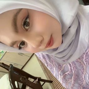 Elmya, Pengasuh di Simpang Ampat
