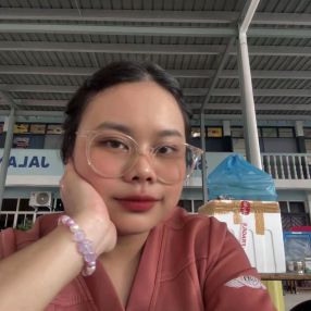 Janet Hollis, Pengasuh di Miri