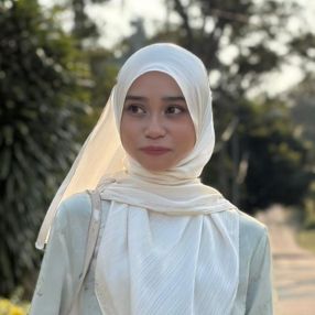 Alya, Babysitter in Pekan Nanas