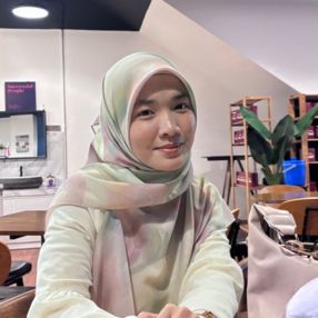 Nurul Nabila, Pengasuh di Si Rusa