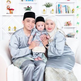 Dg Nurfahezza, Family in Bayan Lepas