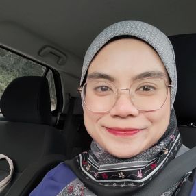 Nur, Keluarga di Batu Caves