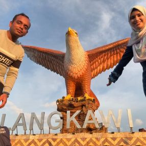 Aziza, Keluarga di Nilai