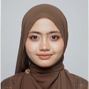 Nadia, Babysitter in Klang