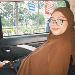 Nur, Pengasuh di Pasir Gudang