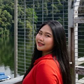 Dephney Deanayantie, Babysitter in Serian