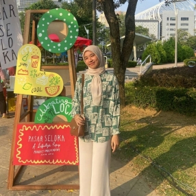 Umairah, Babysitter in Dengkil