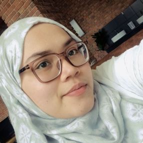 sakeena, Pengasuh di Kepala Batas