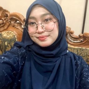 Zura, Babysitter in Tawau