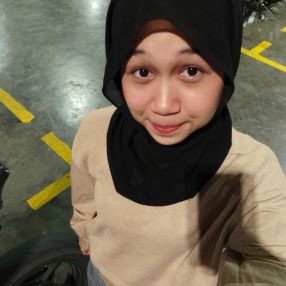Azza Nadalia Syarina, Pengasuh di Kuching