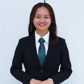 Jesxinda, Pengasuh di Saratok