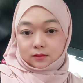 Adzrina, Pengasuh di Cyberjaya