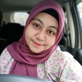 Nur, Babysitter in Dengkil