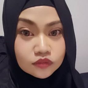 Asryna, Pengasuh di Kluang