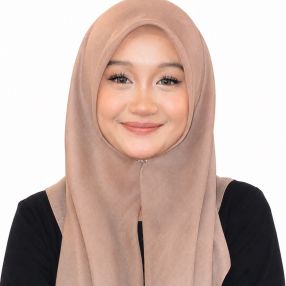 Puteri nur, Pengasuh di Petaling Jaya