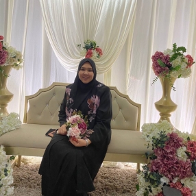 Azira, Babysitter in Batu Gajah