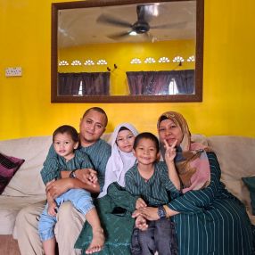 Azura, Keluarga di Bandar Baru Bangi