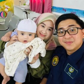 Pix, Keluarga di Labuan
