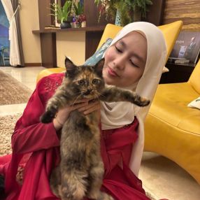 Aishah Nur Damia, Pengasuh di Serendah