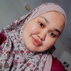 Nur fatiekha, Pengasuh di Kota Tinggi