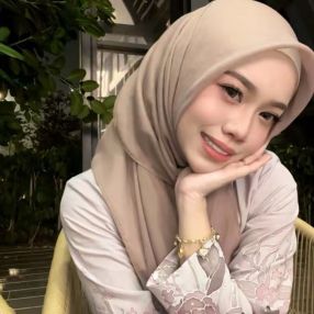 Ain, Babysitter in Batu Caves
