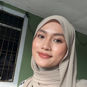 Farah, Pengasuh di Papar