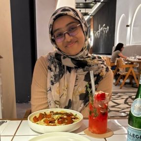 Adriana, Pengasuh di George Town