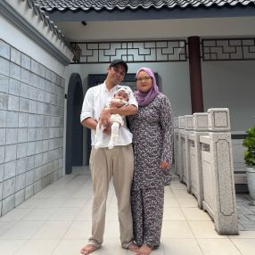Izzah, Keluarga di Klang
