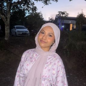 Amni, Babysitter in Mentakab