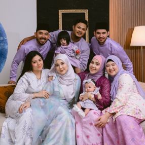 Elfi, Keluarga di Senai