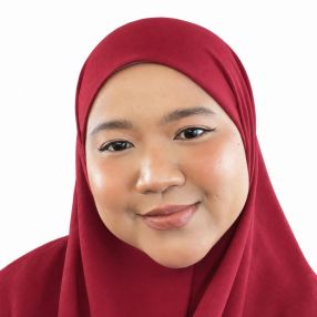 Nuraisyah, Pengasuh di Teluk Intan