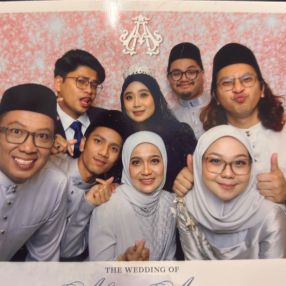 Ainur, Keluarga di Puchong